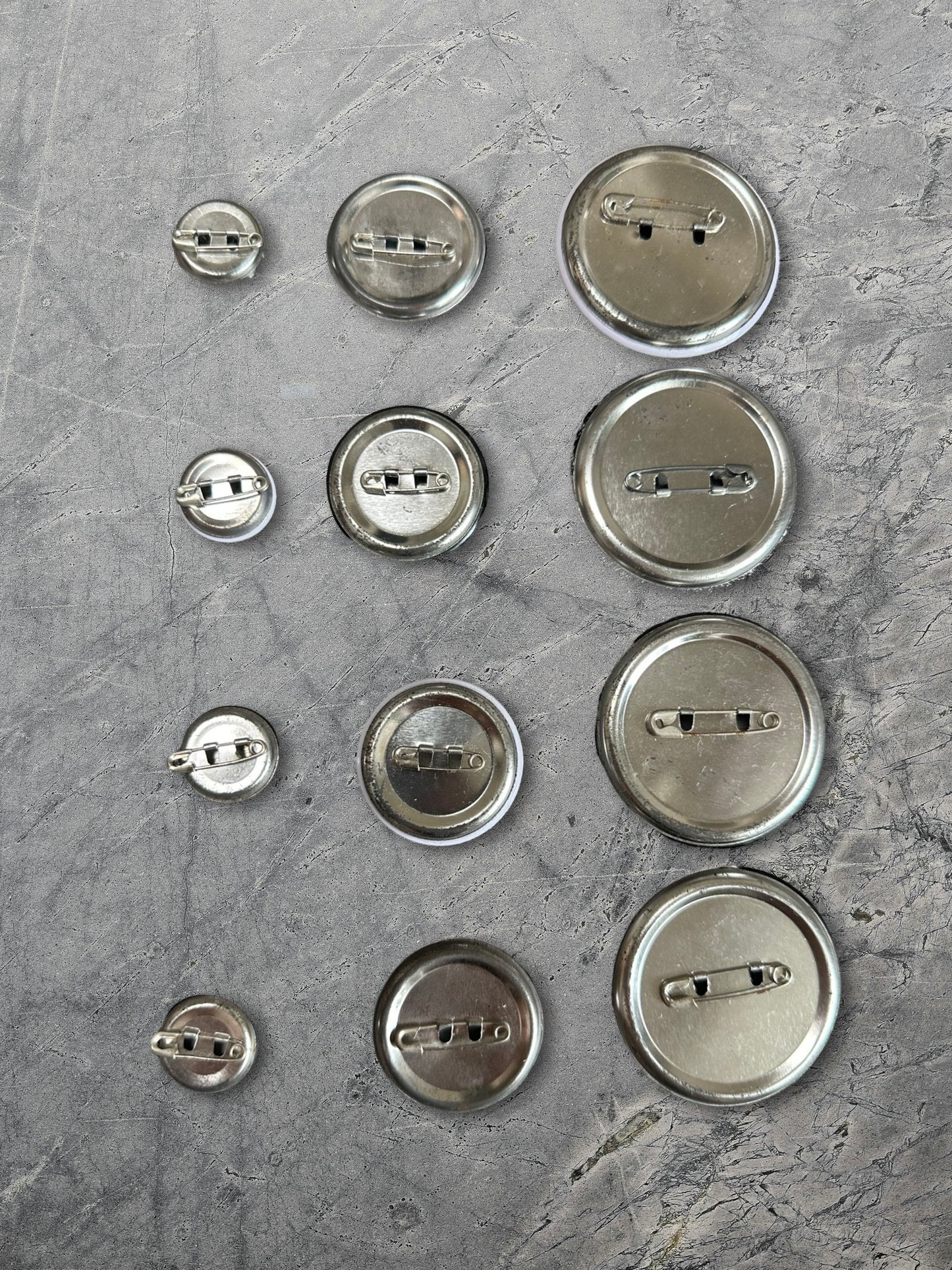 Undercover 2002 Smart Magazine Pin Set