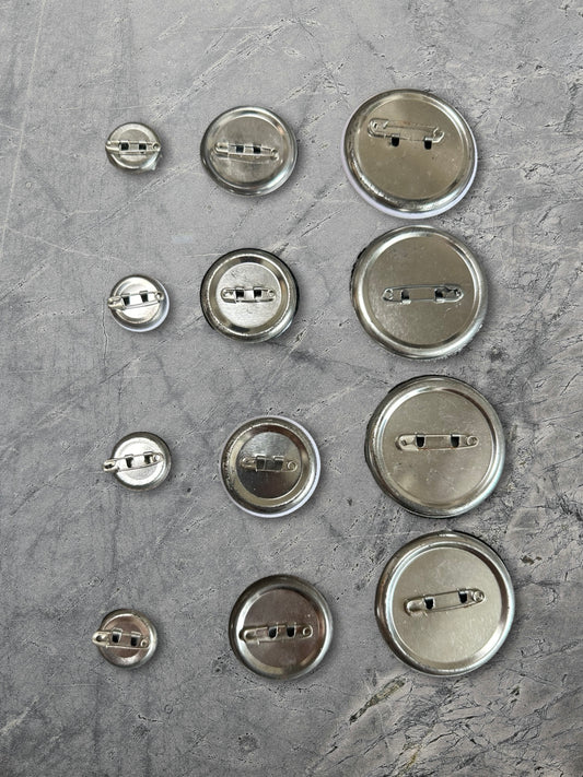 Undercover 2002 Smart Magazine Pin Set