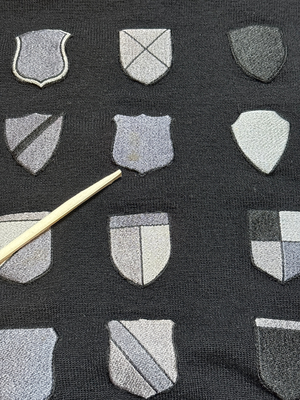 Number (N)ine AW01 Shield Emblem Sweater